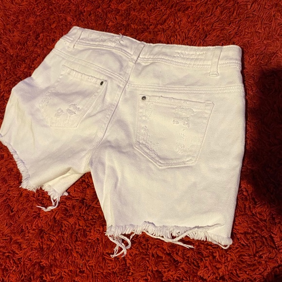 Distressed White Shorts Sz5 - Picture 2 of 4